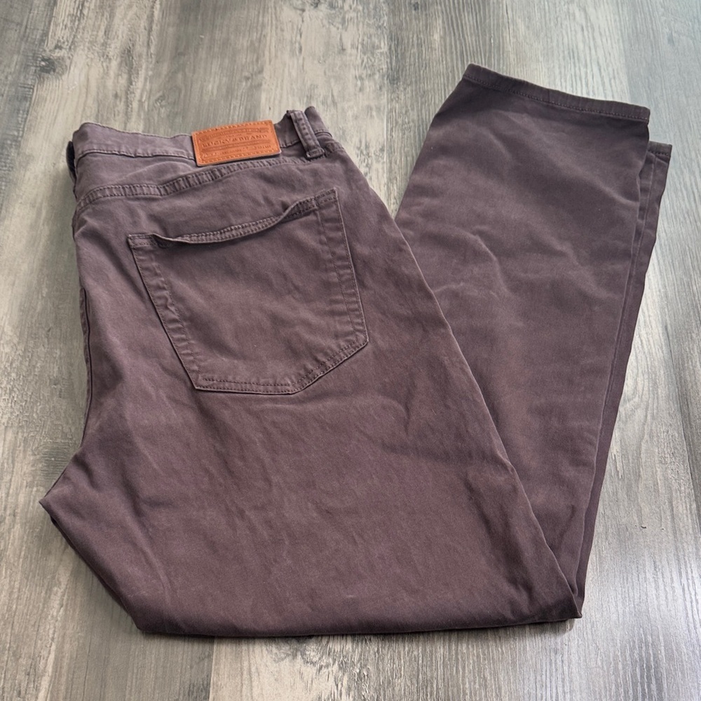 Lucky Brand 412 Athletic Slim Men's Brown Chinos - Picture 1 of 6